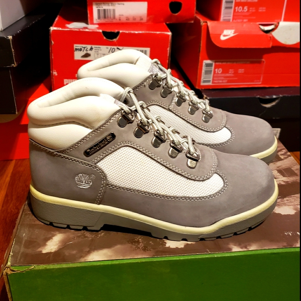 TIMBERLAND: JUNIOR FIELD BOOTS. Size- 5.5